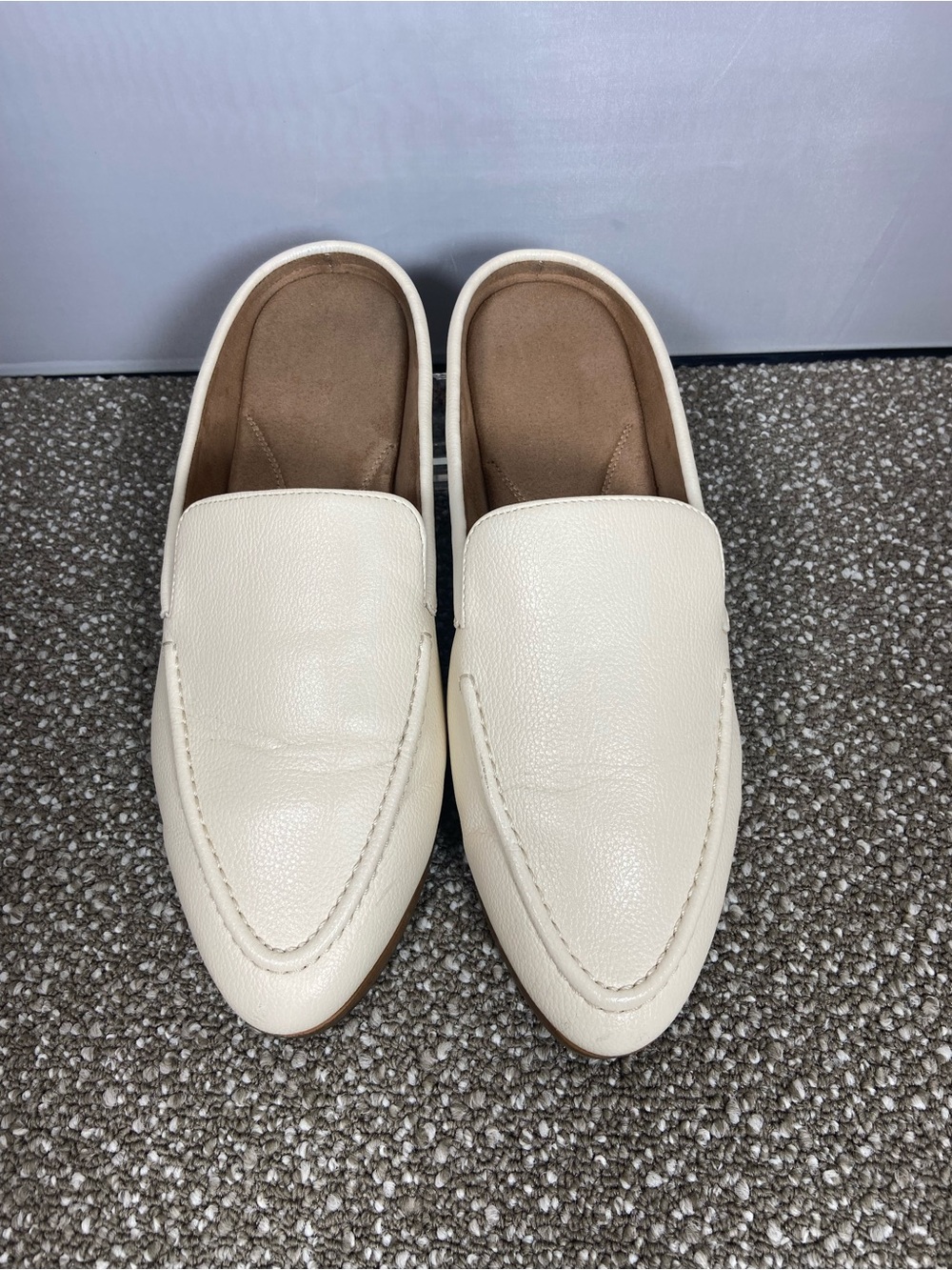 Aerosols Women’s Cream and White Enright Leather Slip-On Mules Size 10W.